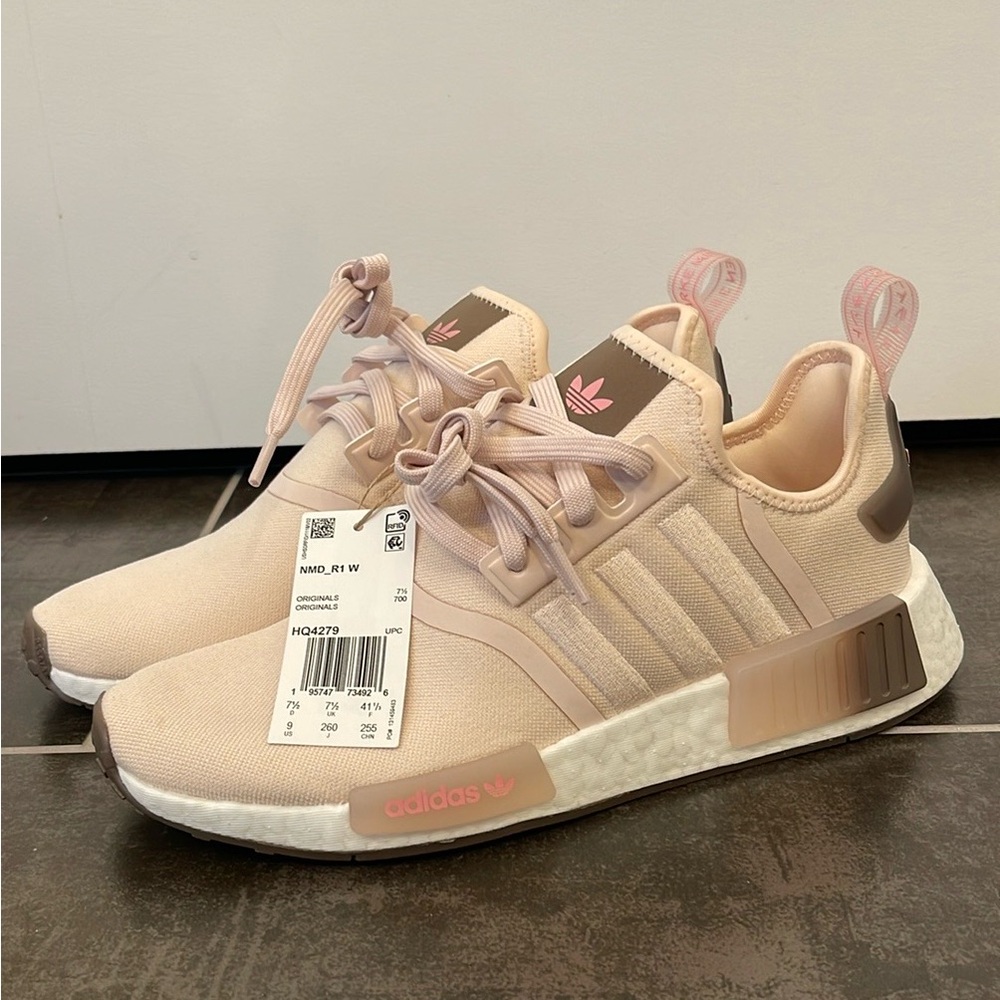 NWT Adidas NMD_R1 Wonder Quartz/Earth Strata/Super Pop Size 9 Women’s